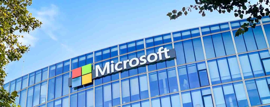 Microsoft clôture son année fiscale 2025 sur des records historiques.